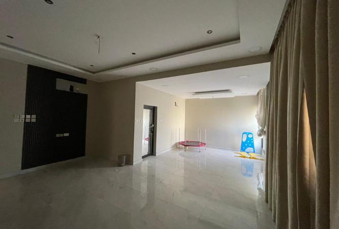 985735 - Property Image 3