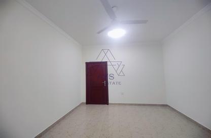 Apartment - 2 Bedrooms - 2 Bathrooms for rent in Busaiteen - Muharraq Governorate