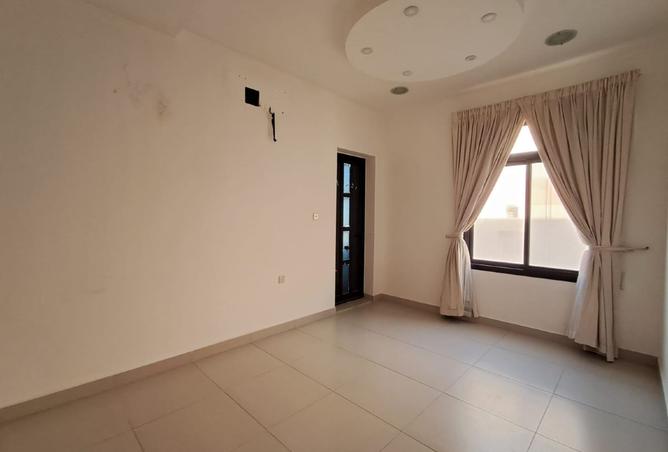 989319 - Property Image 2