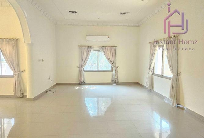 989294 - Property Image 2