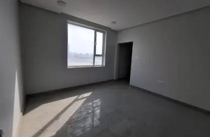 Office Space - Studio - 2 Bathrooms for rent in Al Qadam - Northern Governorate