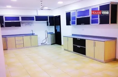 صورة لـ مطبخ فيلا - 5 غرف نوم - 6 حمامات للبيع في سند - المحافظة الوسطى ، صورة رقم 1