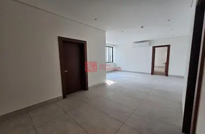 Apartment - 1 Bedroom - 2 Bathrooms for rent in Salmaniya - Manama - Capital Governorate