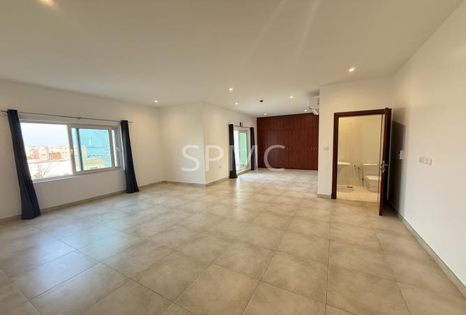 975758 - Property Image 2