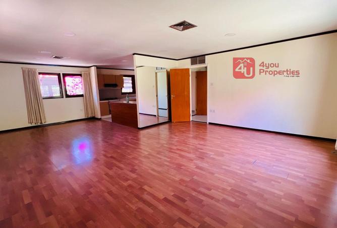 983827 - Property Image 3