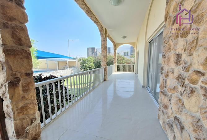 983495 - Property Image 2