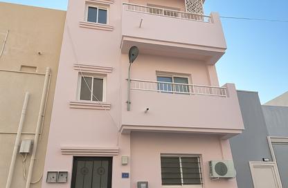 عمارة بالكامل - 2 غرف نوم - 2 حمامات للبيع في البسيتين - المحرق