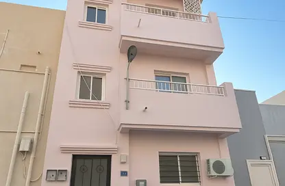 عمارة بالكامل - 2 غرف نوم - 2 حمامات للبيع في البسيتين - المحرق