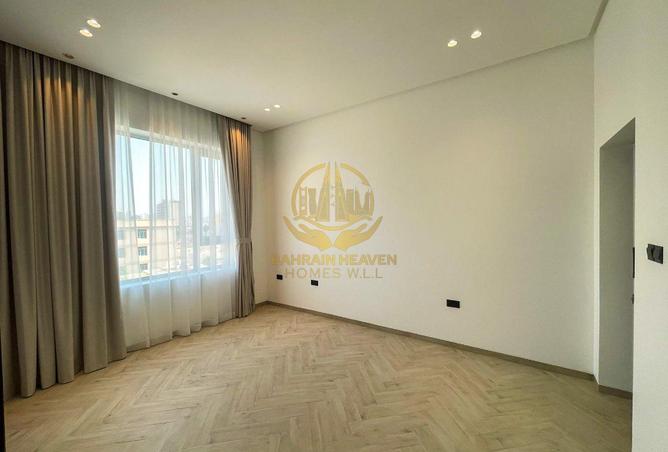 975889 - Property Image 2