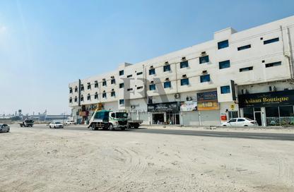 Labor Camp - Studio - 7+ Bathrooms for rent in Askar - Southern Governorate