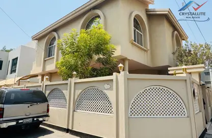 Villa - 4 Bedrooms - 5 Bathrooms for rent in Mahooz - Manama - Capital Governorate
