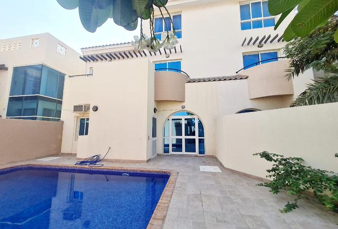 985375 - Property Image 2