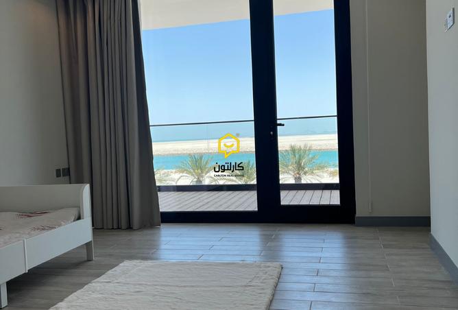 916528 - Property Image 2