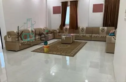 Apartment - 4 Bedrooms - 4 Bathrooms for rent in Hamad Town - Northern Governorate