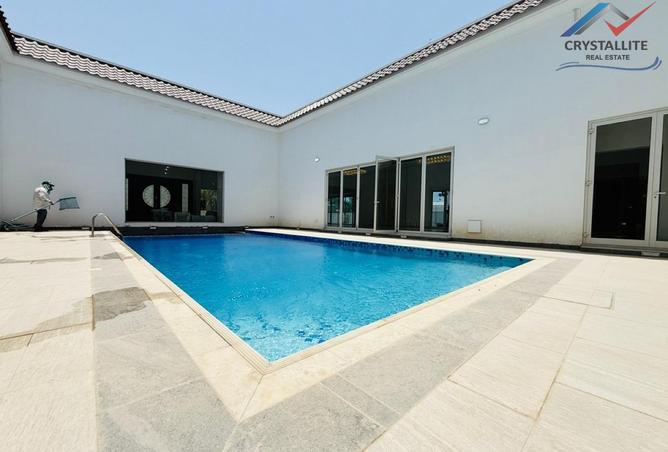 987920 - Property Image 2