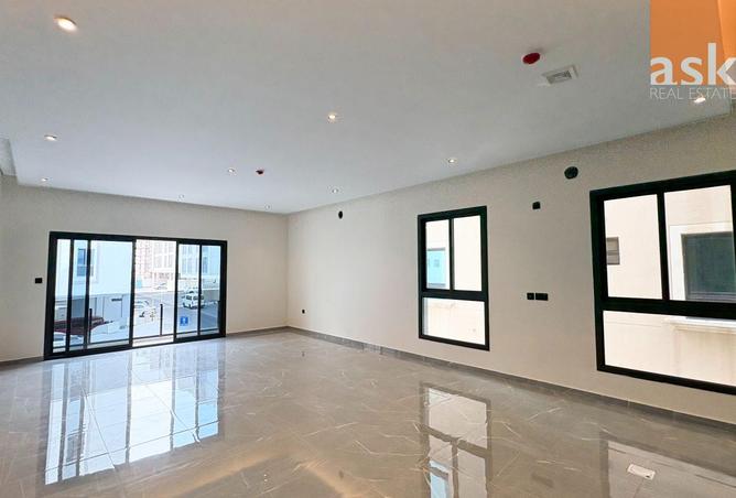 981205 - Property Image 3