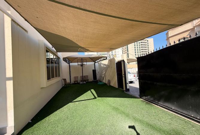 989812 - Property Image 2