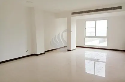 Empty Room image for: Apartment - 3 Bedrooms - 2 Bathrooms for rent in Busaiteen - Muharraq Governorate, Image 1