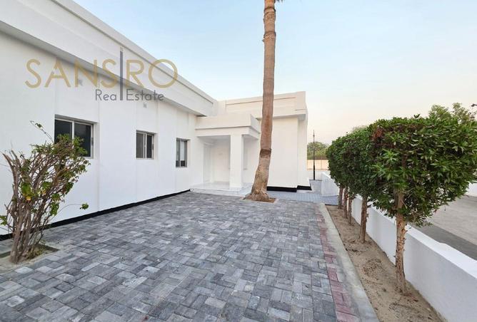 960923 - Property Image 2