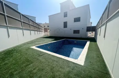 Pool image for: Villa - 4 Bedrooms - 5 Bathrooms for rent in Busaiteen - Muharraq Governorate, Image 1