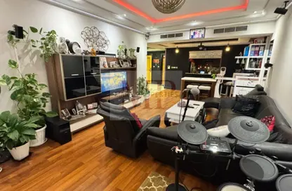 Apartment - 2 Bedrooms - 2 Bathrooms for sale in Sanabis - Manama - Capital Governorate