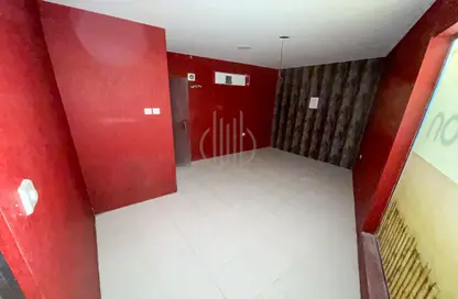 Shop - Studio - 7 Bathrooms for rent in Tubli - Central Governorate