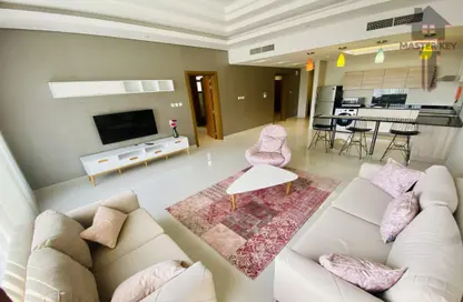 Living / Dining Room image for: Apartment - 2 Bedrooms - 2 Bathrooms for rent in Saraya al Bahar - Amwaj Islands - Muharraq Governorate, Image 1