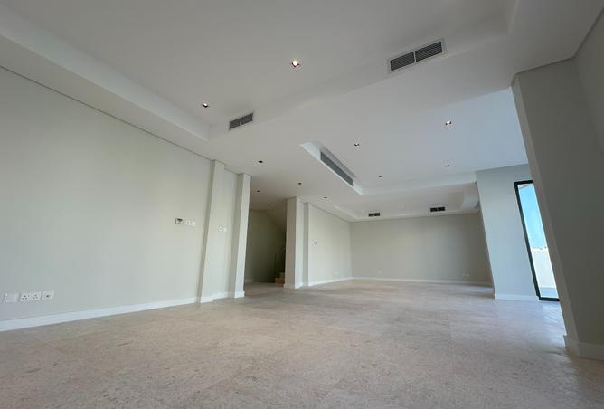 Villa - 4 Bedrooms - 3 Bathrooms for rent in Riffa Views - Riffa - Southern Governorate