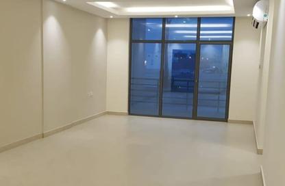 Apartment - 3 Bedrooms - 4 Bathrooms for rent in Hidd - Muharraq Governorate