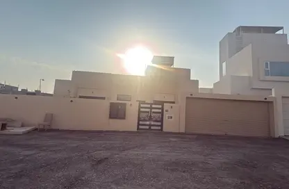 Villa - 3 Bedrooms - 3 Bathrooms for rent in Dumistan - Northern Governorate