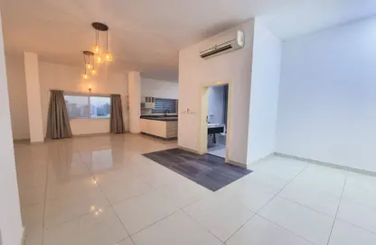 Apartment - 3 Bedrooms - 2 Bathrooms for rent in Janabiya - Northern Governorate