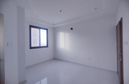 Apartment - 3 Bedrooms - 3 Bathrooms for rent in Busaiteen - Muharraq Governorate