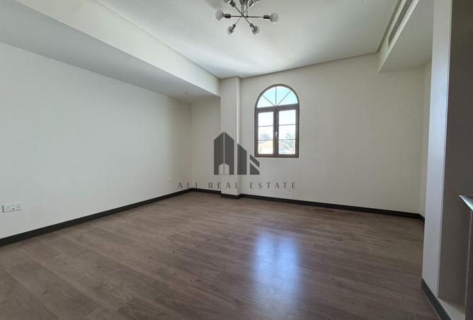 975022 - Property Image 2