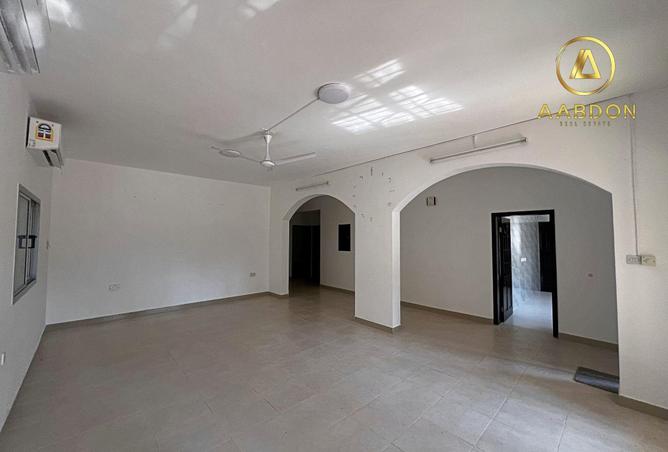 989594 - Property Image 3