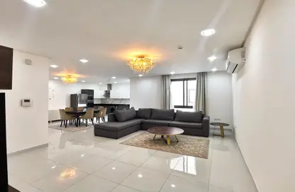 Living / Dining Room image for: Apartment - 3 Bedrooms - 2 Bathrooms for rent in Saar - Northern Governorate, Image 1