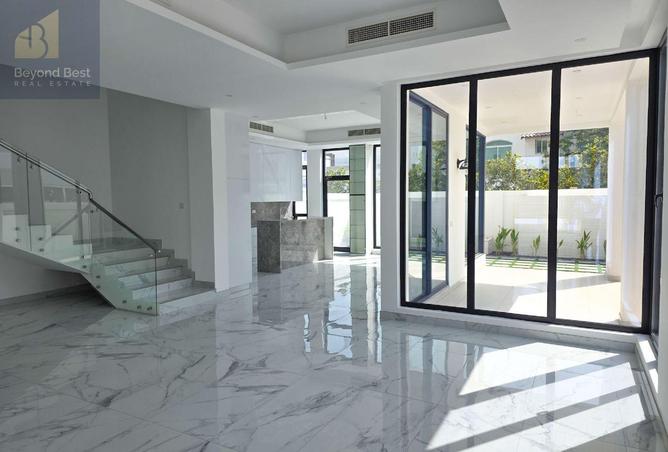 982528 - Property Image 2