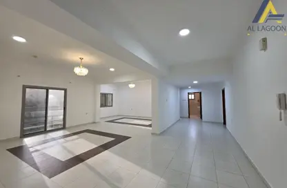 Apartment - 3 Bedrooms - 3 Bathrooms for rent in Busaiteen - Muharraq Governorate