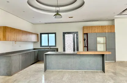 فيلا - 5 غرف نوم - 7 حمامات للايجار في الجنبية - المحافظة الشمالية