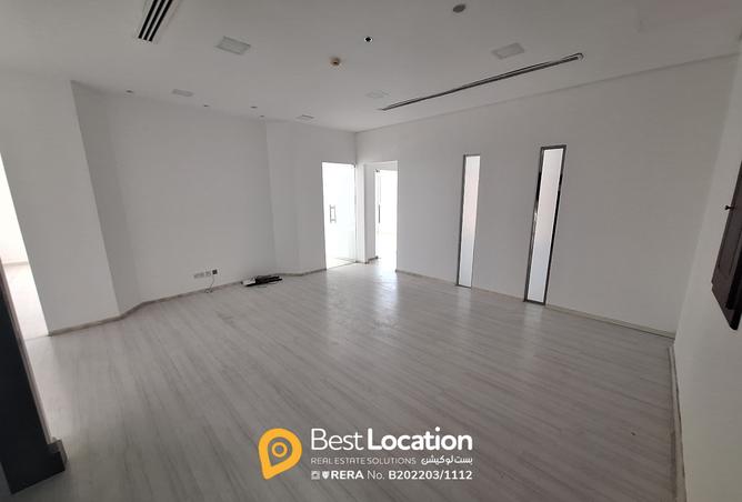 915759 - Property Image 2