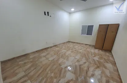 Empty Room image for: Apartment - 1 Bedroom - 1 Bathroom for rent in Al Maqsha - Northern Governorate, Image 1