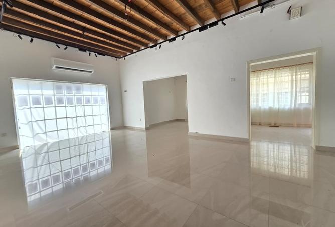 972385 - Property Image 2