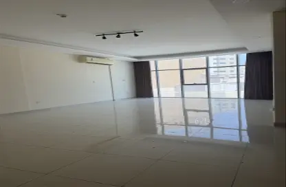 Apartment - 2 Bedrooms - 2 Bathrooms for rent in Busaiteen - Muharraq Governorate