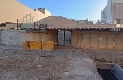 Villa - 4 Bedrooms - 2 Bathrooms for sale in Isa Town - Central Governorate
