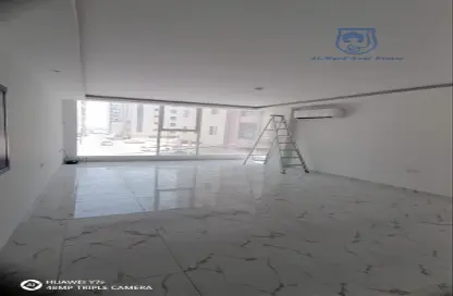 Apartment - 3 Bedrooms - 3 Bathrooms for rent in Hidd - Muharraq Governorate