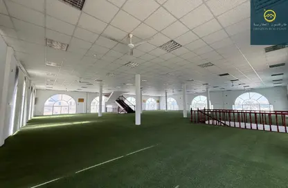 صالة عرض - استوديو - 2 حمامات للايجار في توبلي - المحافظة الوسطى