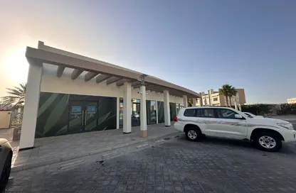 متجر - استوديو - 2 حمامات للايجار في الزلاق - المحافظة الجنوبية