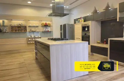 Kitchen image for: Villa - 5 Bedrooms - 5 Bathrooms for sale in Saar - Northern Governorate, Image 1
