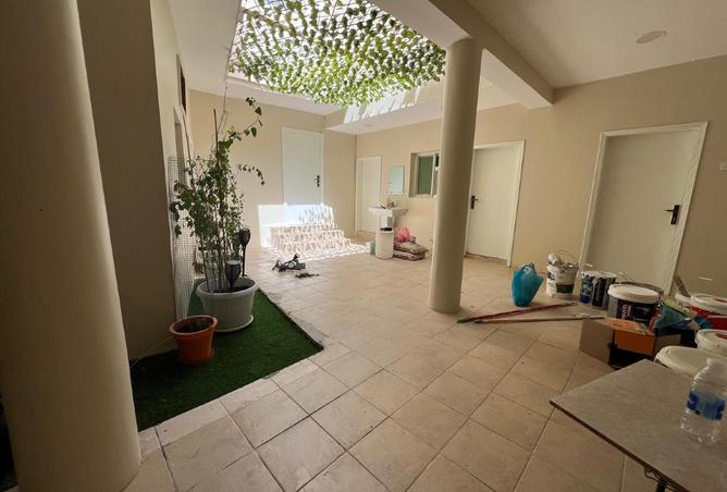 910786 - Property Image 3