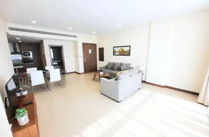 Apartment - 2 Bedrooms - 3 Bathrooms for rent in Al Juffair - Capital Governorate