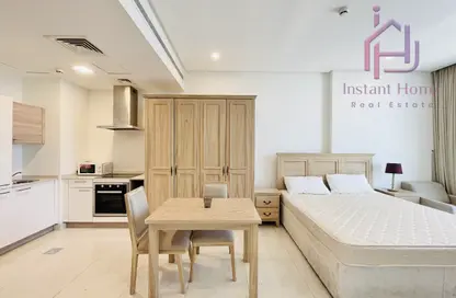 Apartment - Studio - 2 Bathrooms for rent in Al Juffair - Capital Governorate